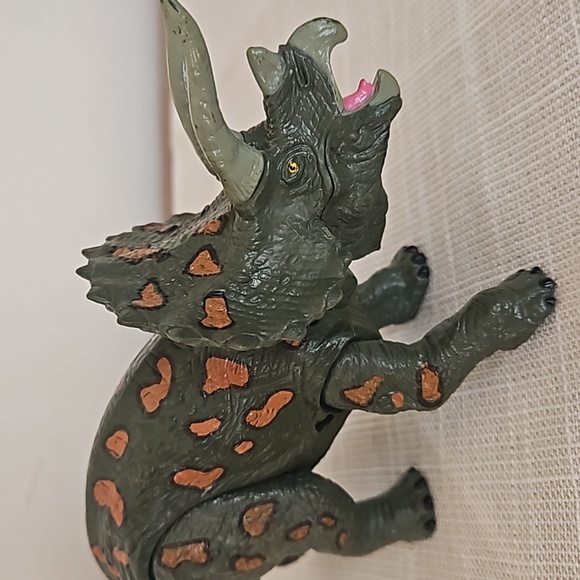 Vintage Triceratops Toy Figure - Picture 8 of 8